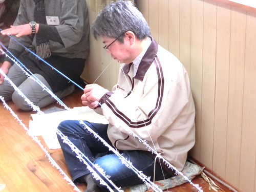 <br />一般に絣括りだけで、約3ヶ月程の時間を要します。精巧なものになると時間に限りがありません。