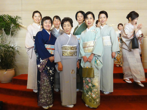 講師と生徒で記念写真①