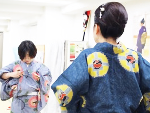 ゆかたの着付け指導３