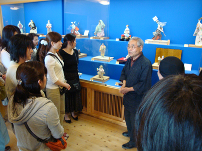 福岡市郊外、「武吉人形房」さんへ博多人形製作の見学に伺いました。