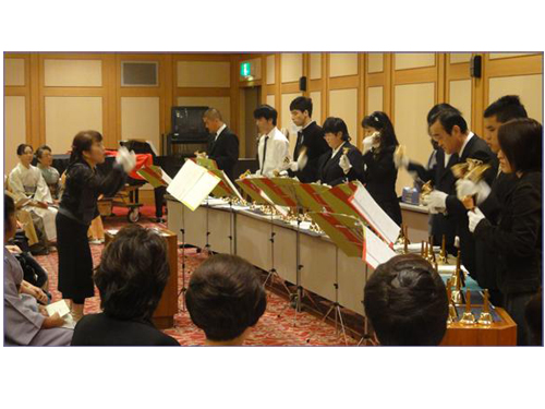 一体となったすばらしい演奏―心地よいベルの音色がとても幻想的でした。