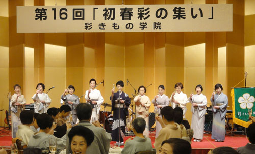 今年の乾杯の音頭をとっていただくのは、各校代表のウサギ年の生徒の皆さんです。乾杯!!