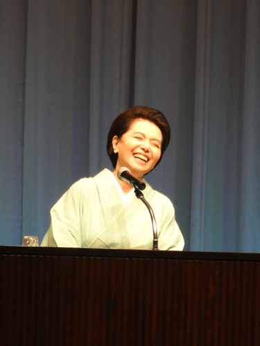 京都の料亭・旅館の女将さんでお客様に恥をかかせぬよう控えめなきものを着ます。それはお客様へのおもてなしでもあるんですよ。
―ご自身が出演したドラマ「京都迷宮案内」での経験談ヨリ。
