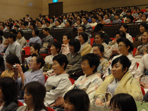 時折冗談を交えたお話に会場内も和やかな雰囲気に。