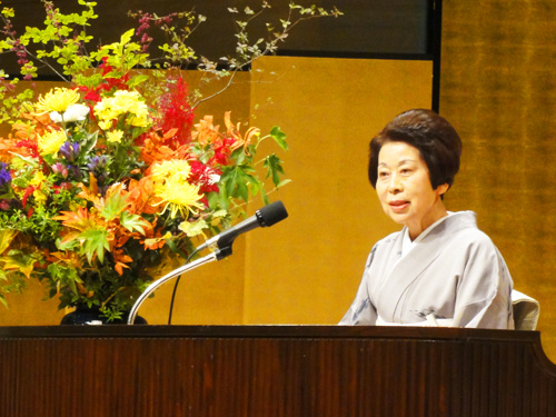 【 大月学院長挨拶 】
「当たり前の授業ではなく、心のひだをたくさん作って生徒の皆さまに発信していきたいと思います｣
