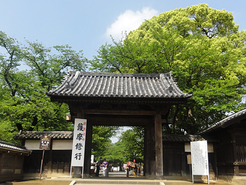 「山門前」