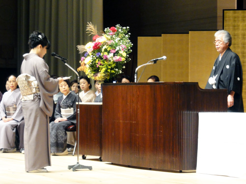 【 生徒代表謝辞 】<br />｢入門科よりスタートし、今も学院の一員であることが光栄です。｣<br />千葉校:桑田 久美子さん