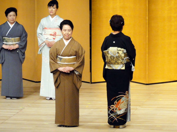 池袋校 堀瀬校長<br />黒留袖の帯結び 【吉兆】