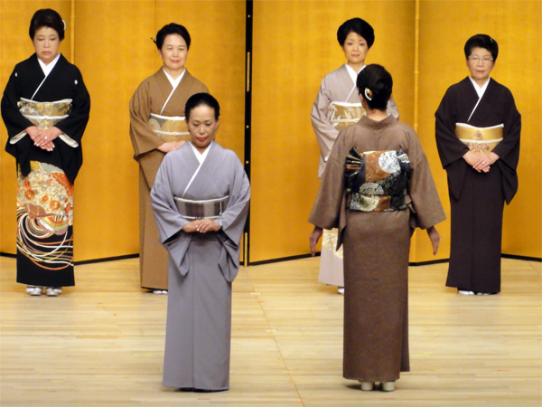 千葉校 春山校長<br />色無地の帯結び 【香彩】