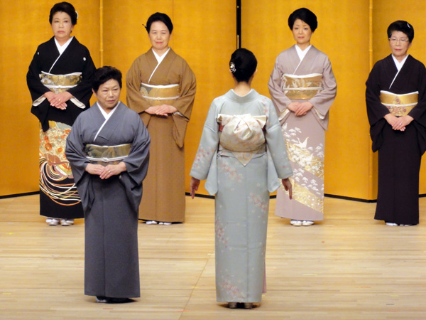 川口校 大八木校長<br />小紋の帯結び 【華菱】