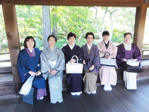 「鶯張りの廊下」 にて