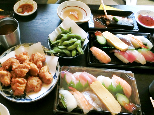 お寿司やから揚げ、豪勢なお食事で船旅を満喫しましょう!